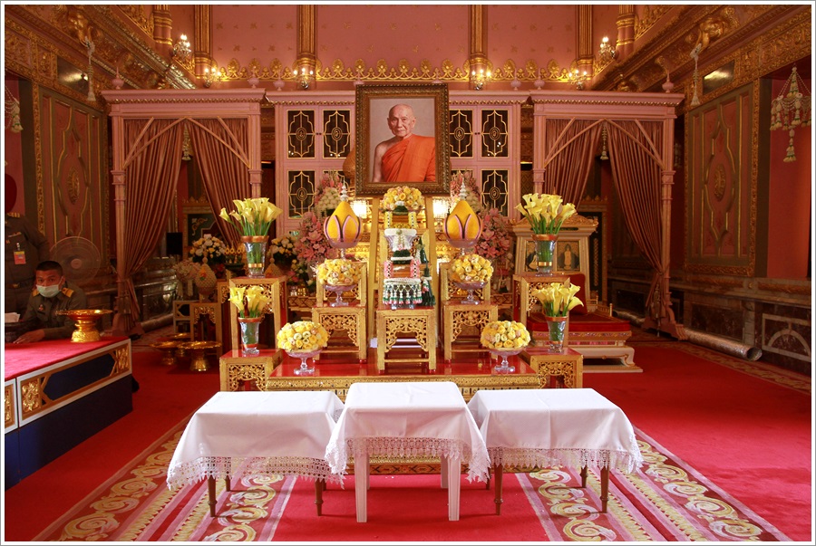 ﻿กรมบังคับคดีร่วมพิธีถวายเครื่องสักการะที่หน้าพระรูป และลงนามถวายสักการะ เนื่องในวันคล้ายวันประสูติ เจ้าพระคุณ สมเด็จพระสังฆราช พุทธศักราช 2563